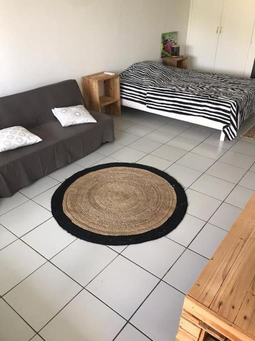 Petit Prix Et Grand Confort A Saint Gilles Les Bains Exterior foto